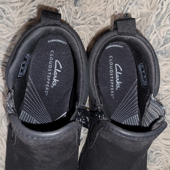 Clarks walking shoes - Picture 2 of 4